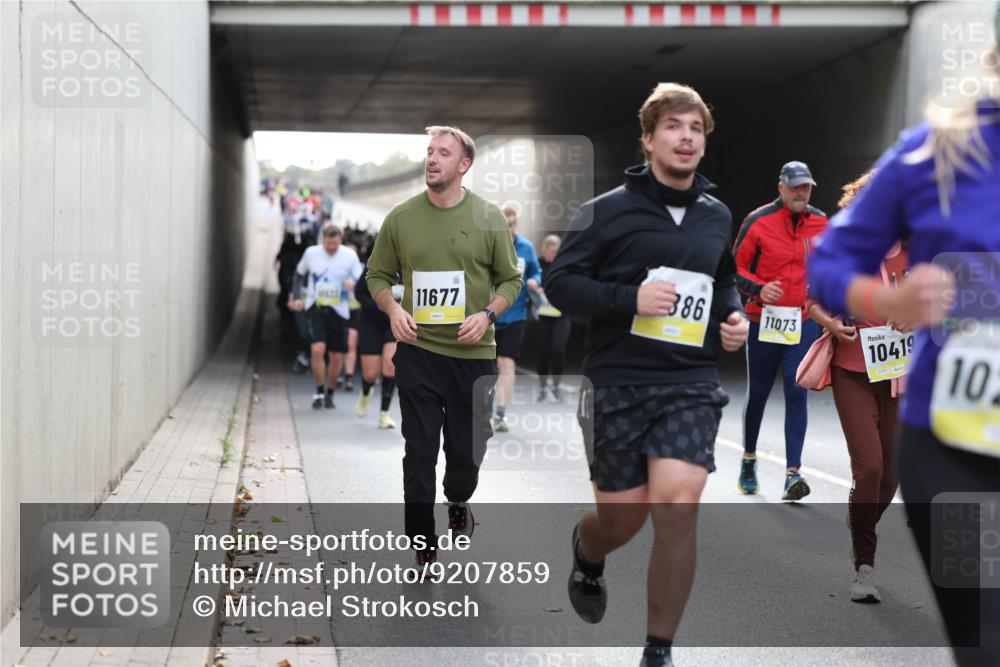 05.10.2025 - 20. swb-Marathon Bremen Michael Strokosch http://msf.ph/oto/9207859 05.10.2025 11:02:29 Laufen 11677, 386, 11073, 10419, 102 meine-sportfotos.de