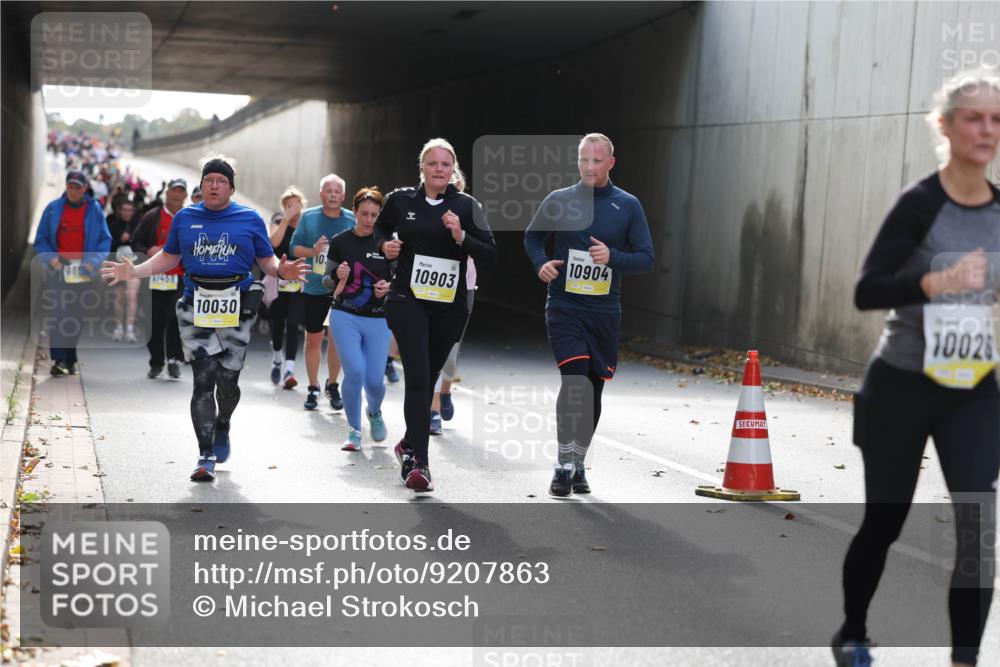 05.10.2025 - 20. swb-Marathon Bremen Michael Strokosch http://msf.ph/oto/9207863 05.10.2025 10:55:35 Laufen 968, 1459, 10030, 10, 10903, 10904, 10026 meine-sportfotos.de