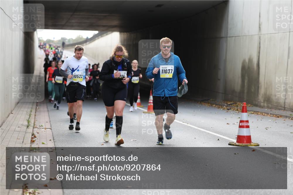 05.10.2025 - 20. swb-Marathon Bremen Michael Strokosch http://msf.ph/oto/9207864 05.10.2025 11:02:32 Laufen 3635, 10522, 10244, 11037 meine-sportfotos.de