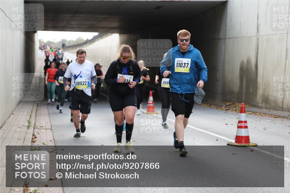 05.10.2025 - 20. swb-Marathon Bremen Michael Strokosch http://msf.ph/oto/9207866 05.10.2025 11:02:33 Laufen 988, 10522, 11037 meine-sportfotos.de