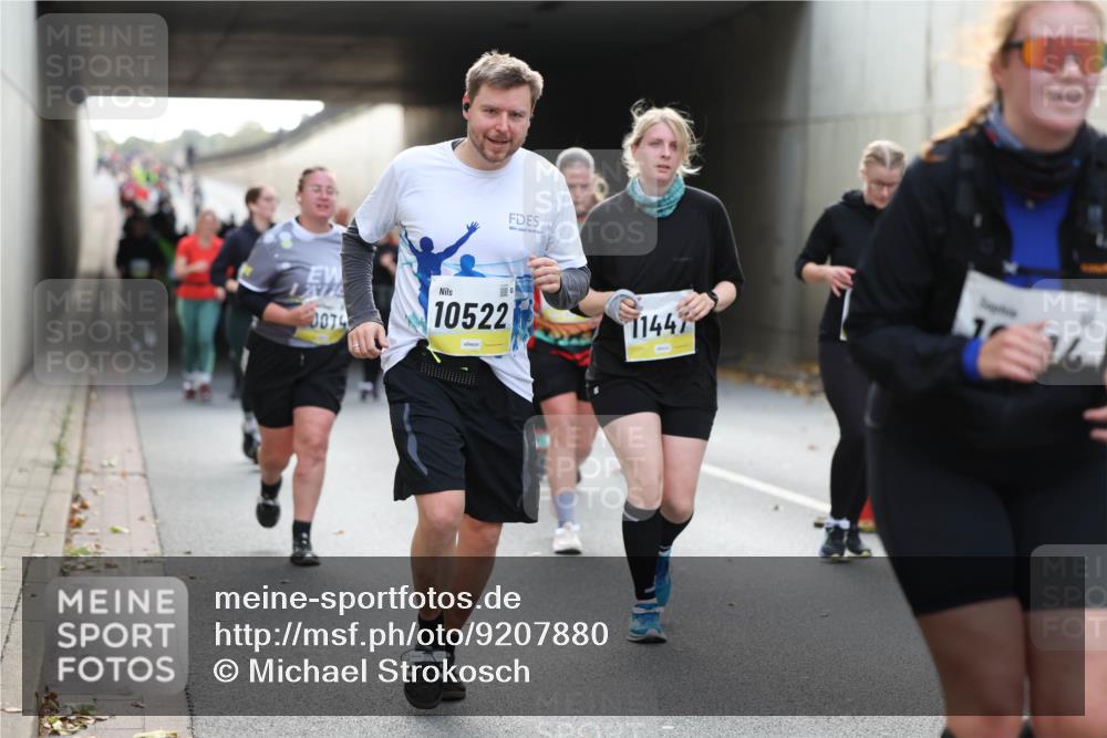 05.10.2025 - 20. swb-Marathon Bremen Michael Strokosch http://msf.ph/oto/9207880 05.10.2025 11:02:36 Laufen 10522, 11447 meine-sportfotos.de
