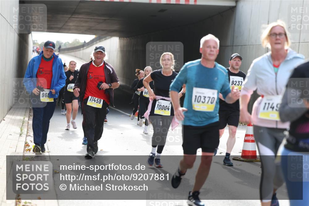 05.10.2025 - 20. swb-Marathon Bremen Michael Strokosch http://msf.ph/oto/9207881 05.10.2025 10:55:40 Laufen 2025, 2025, 968, 1152, 11459, 985, 963, 10004, 10370, 9237, 1149 meine-sportfotos.de