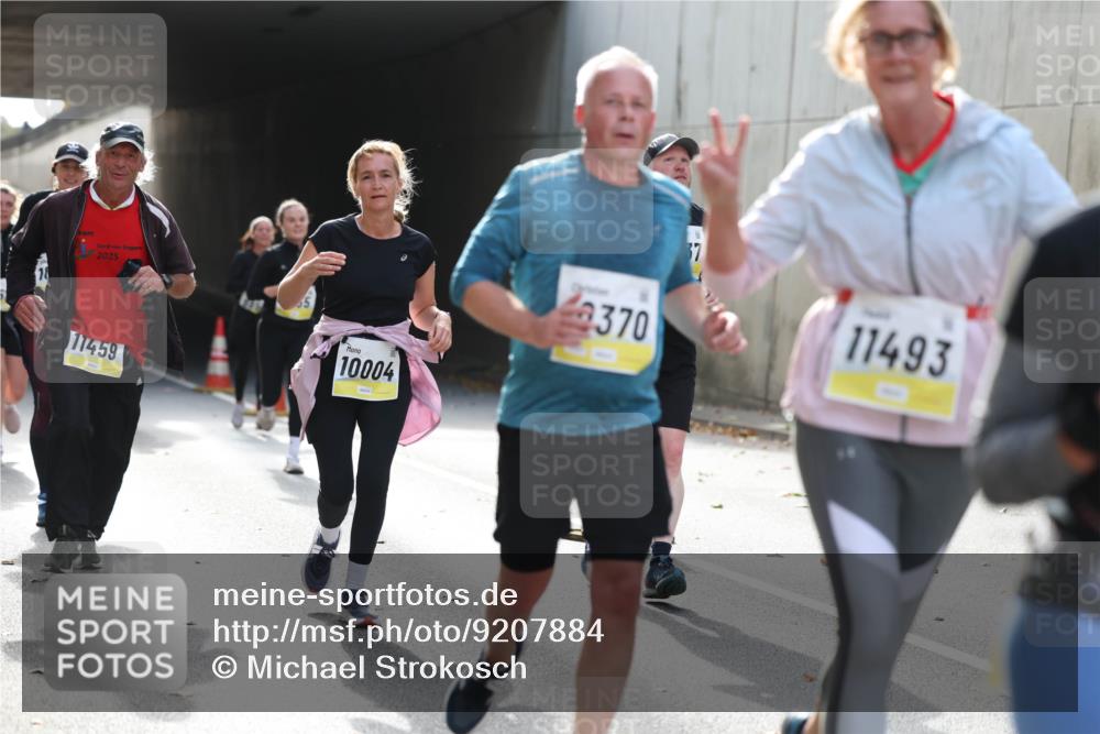 05.10.2025 - 20. swb-Marathon Bremen Michael Strokosch http://msf.ph/oto/9207884 05.10.2025 10:55:40 Laufen 2025, 11459, 10004, 11493, 46370 meine-sportfotos.de
