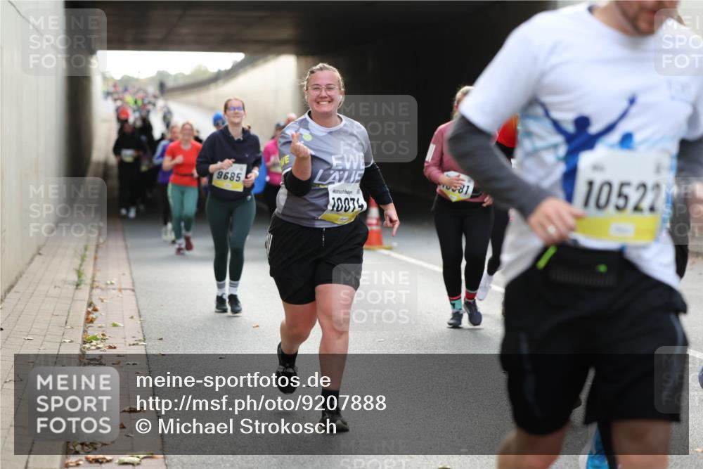 05.10.2025 - 20. swb-Marathon Bremen Michael Strokosch http://msf.ph/oto/9207888 05.10.2025 11:02:37 Laufen 9685, 18834, 81, 10522 meine-sportfotos.de