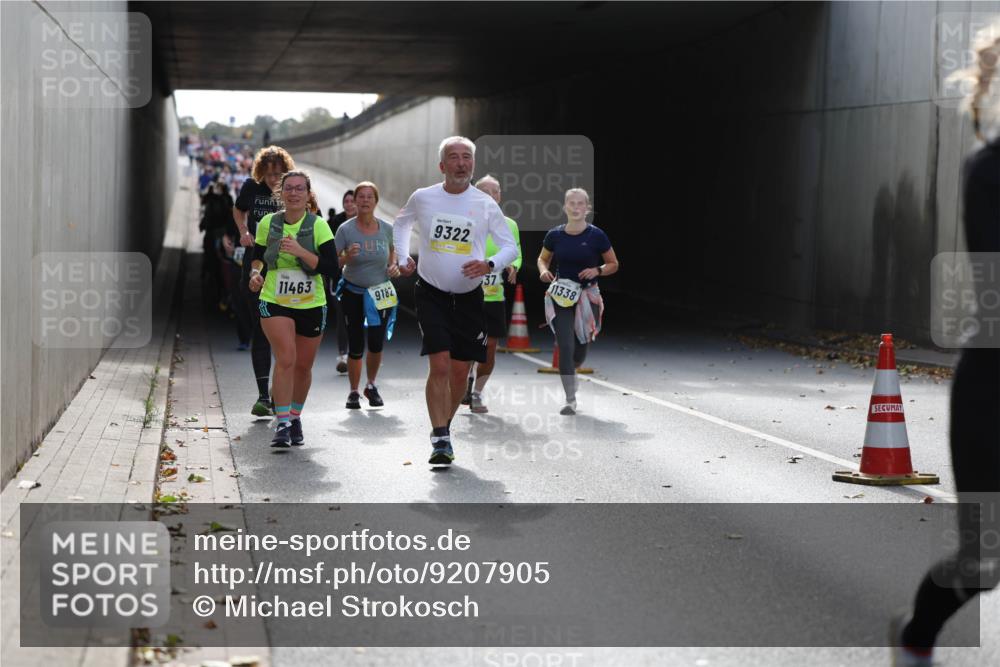 05.10.2025 - 20. swb-Marathon Bremen Michael Strokosch http://msf.ph/oto/9207905 05.10.2025 10:55:48 Laufen 9322, 11463, 9182, 37, 11338 meine-sportfotos.de