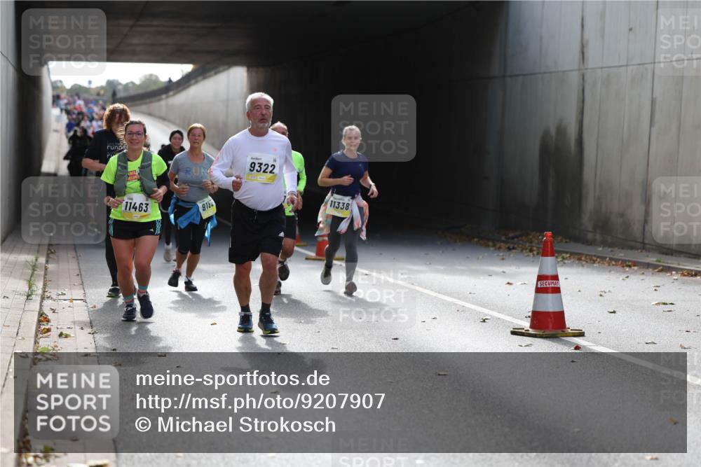 05.10.2025 - 20. swb-Marathon Bremen Michael Strokosch http://msf.ph/oto/9207907 05.10.2025 10:55:48 Laufen 11463, 9182, 9322, 11338 meine-sportfotos.de