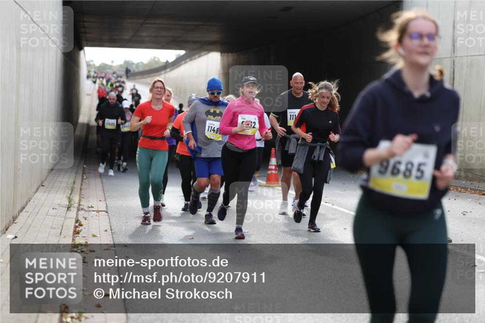 05.10.2025 - 20. swb-Marathon Bremen Michael Strokosch http://msf.ph/oto/9207911 05.10.2025 11:02:41 Laufen 11405, 1148, 111, 9685 meine-sportfotos.de