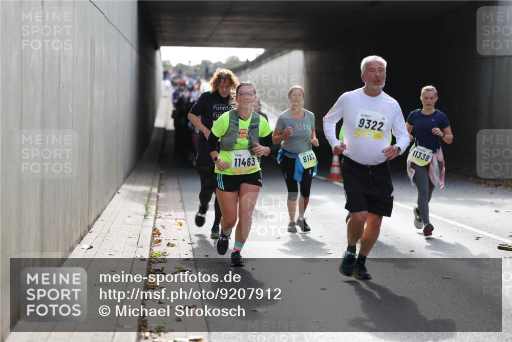 05.10.2025 - 20. swb-Marathon Bremen Michael Strokosch http://msf.ph/oto/9207912 05.10.2025 10:55:49 Laufen 11463, 9182, 9322, 11338 meine-sportfotos.de