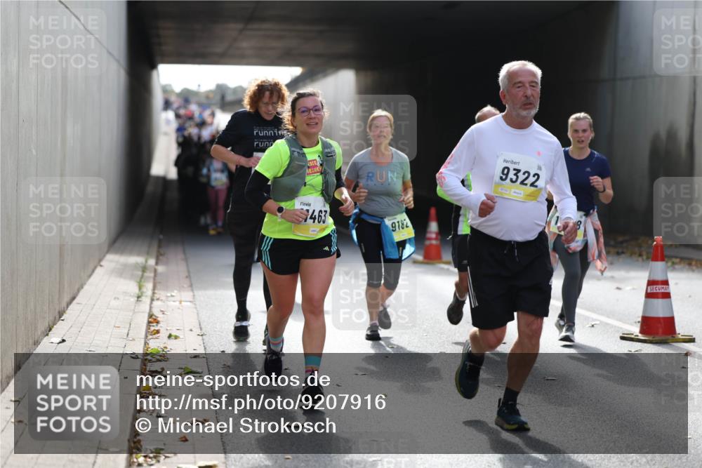 05.10.2025 - 20. swb-Marathon Bremen Michael Strokosch http://msf.ph/oto/9207916 05.10.2025 10:55:50 Laufen 463, 9182, 9322 meine-sportfotos.de