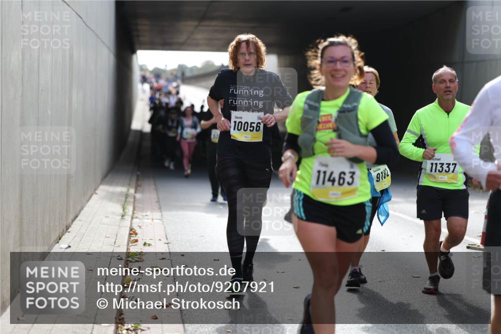 05.10.2025 - 20. swb-Marathon Bremen Michael Strokosch http://msf.ph/oto/9207921 05.10.2025 10:55:51 Laufen 10056, 11463, 9182, 11337 meine-sportfotos.de