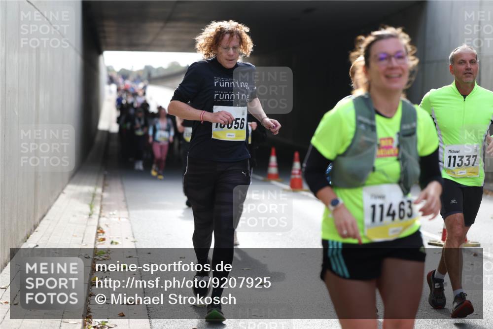 05.10.2025 - 20. swb-Marathon Bremen Michael Strokosch http://msf.ph/oto/9207925 05.10.2025 10:55:51 Laufen 10056, 11463, 11337 meine-sportfotos.de