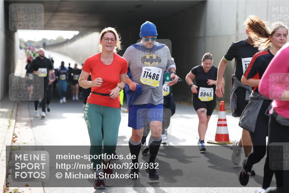 05.10.2025 - 20. swb-Marathon Bremen Michael Strokosch http://msf.ph/oto/9207932 05.10.2025 11:02:44 Laufen 11486, 42, 9945, 17 meine-sportfotos.de