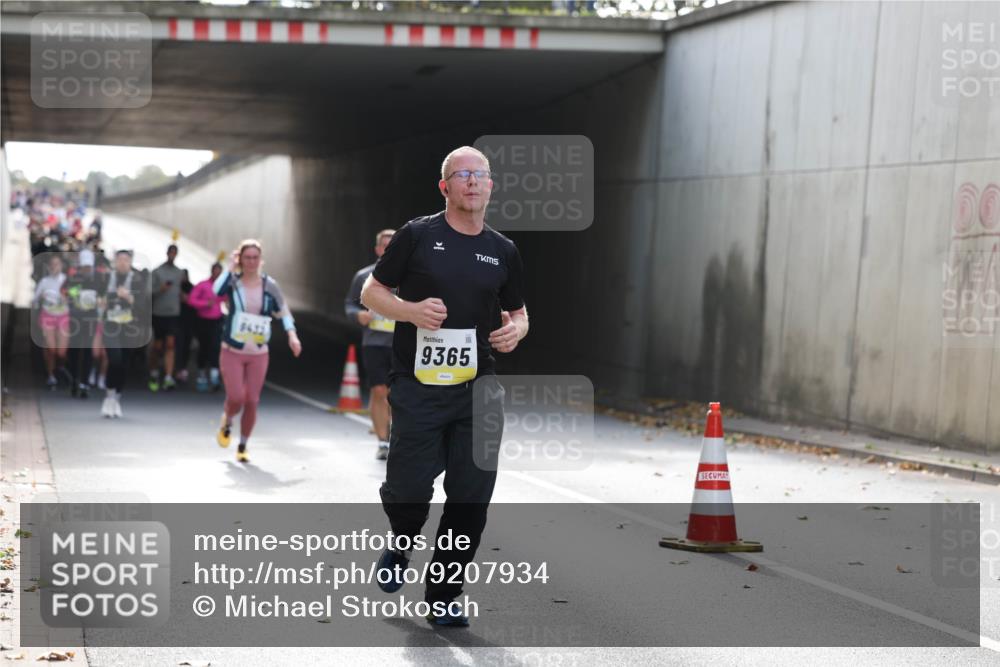 05.10.2025 - 20. swb-Marathon Bremen Michael Strokosch http://msf.ph/oto/9207934 05.10.2025 10:55:55 Laufen 8432, 9365, 00 meine-sportfotos.de