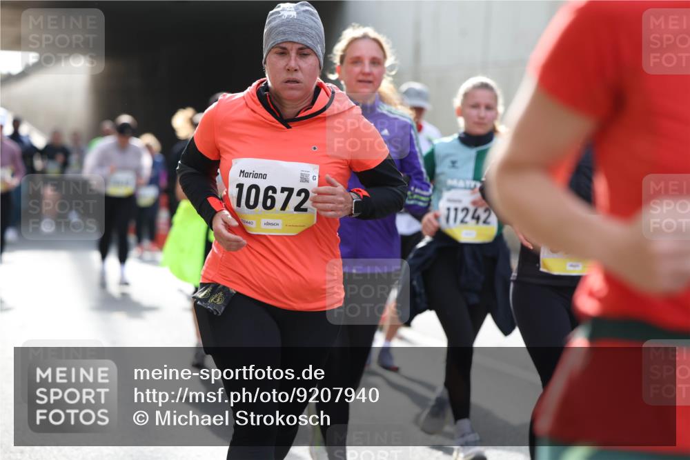05.10.2025 - 20. swb-Marathon Bremen Michael Strokosch http://msf.ph/oto/9207940 05.10.2025 11:02:46 Laufen 10672, 2440, 11242 meine-sportfotos.de