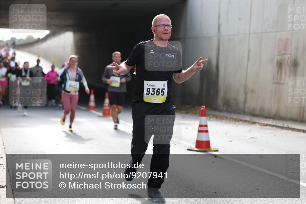 05.10.2025 - 20. swb-Marathon Bremen Michael Strokosch http://msf.ph/oto/9207941 05.10.2025 10:55:55 Laufen 8622, 9365 meine-sportfotos.de