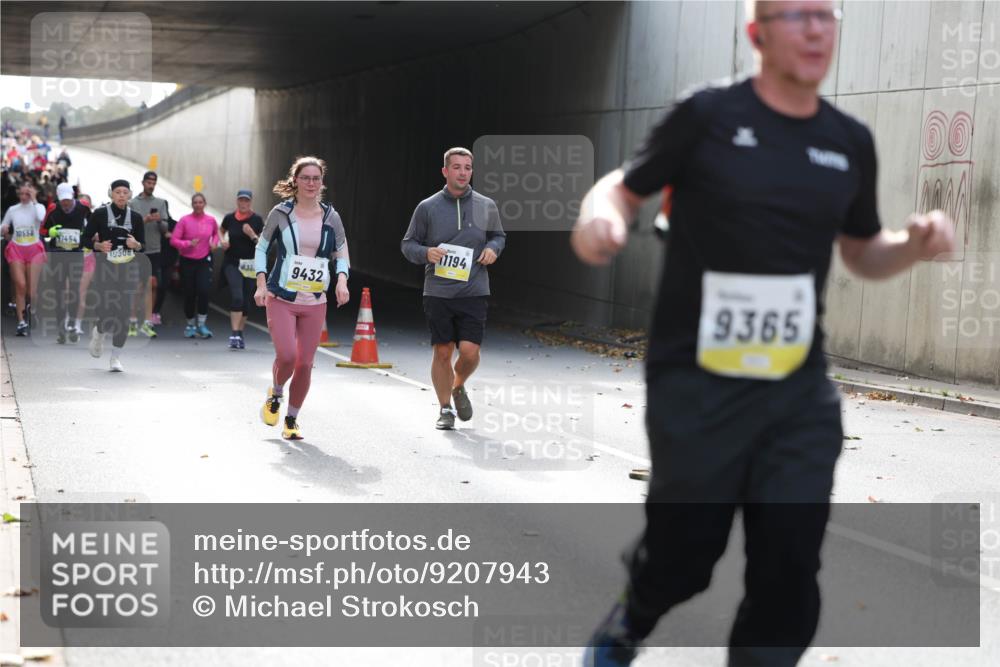 05.10.2025 - 20. swb-Marathon Bremen Michael Strokosch http://msf.ph/oto/9207943 05.10.2025 10:55:56 Laufen 10558, 1454, 19508, 436, 9432, 1194, 9365 meine-sportfotos.de