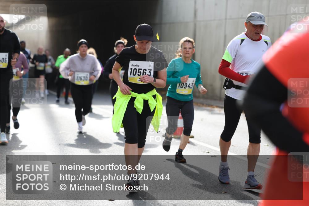 05.10.2025 - 20. swb-Marathon Bremen Michael Strokosch http://msf.ph/oto/9207944 05.10.2025 11:02:47 Laufen 05, 11630, 10563, 10943, 17413 meine-sportfotos.de