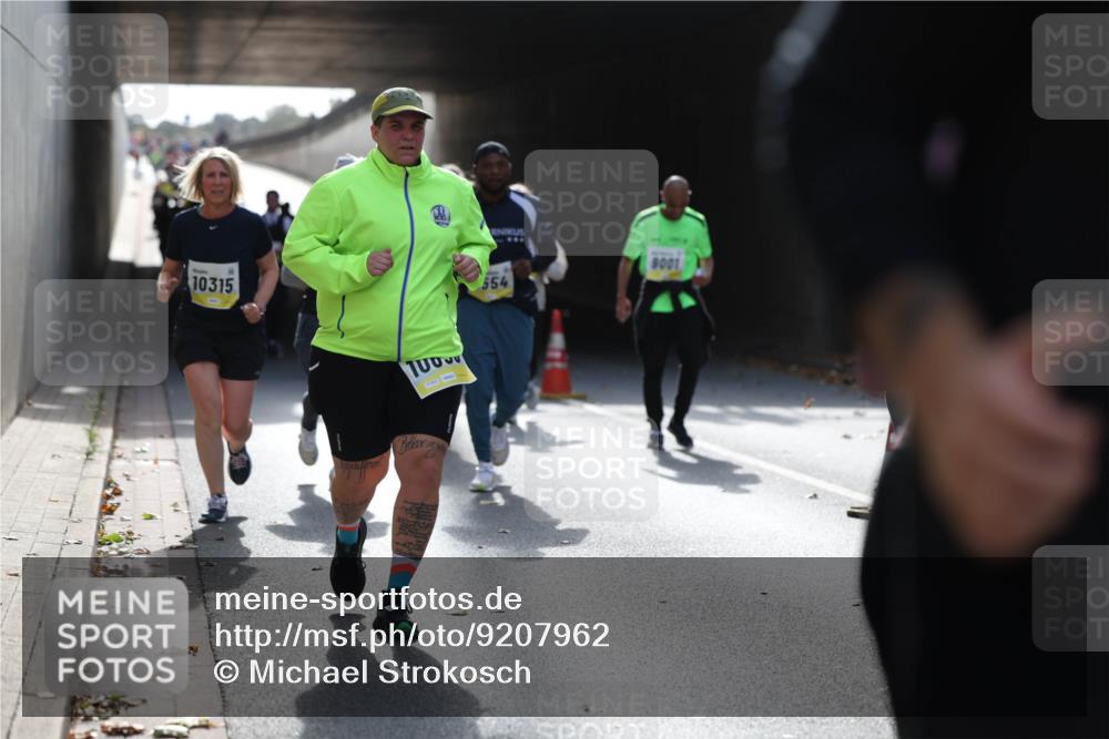 05.10.2025 - 20. swb-Marathon Bremen Michael Strokosch http://msf.ph/oto/9207962 05.10.2025 11:02:52 Laufen 10315, 554, 9001 meine-sportfotos.de