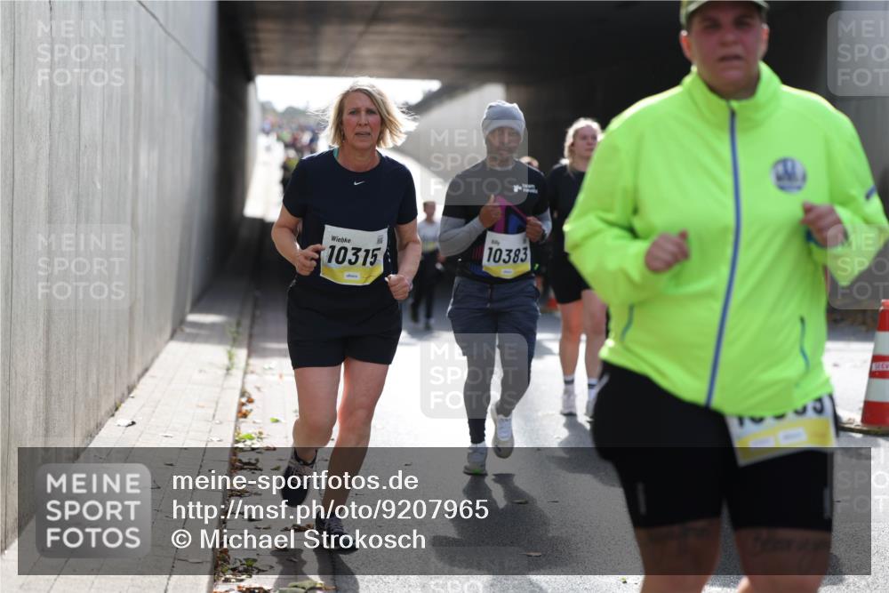 05.10.2025 - 20. swb-Marathon Bremen Michael Strokosch http://msf.ph/oto/9207965 05.10.2025 11:02:53 Laufen 10315, 10383, 771 meine-sportfotos.de