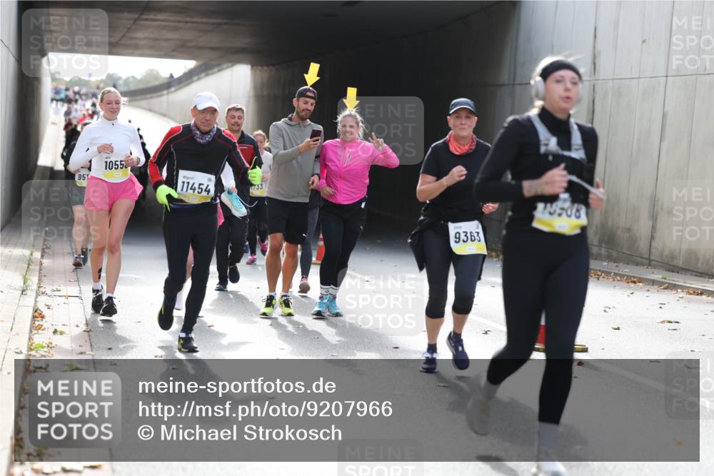 05.10.2025 - 20. swb-Marathon Bremen Michael Strokosch http://msf.ph/oto/9207966 05.10.2025 10:56:02 Laufen 95, 1055, 11454, 1733, 9363, 15208 meine-sportfotos.de
