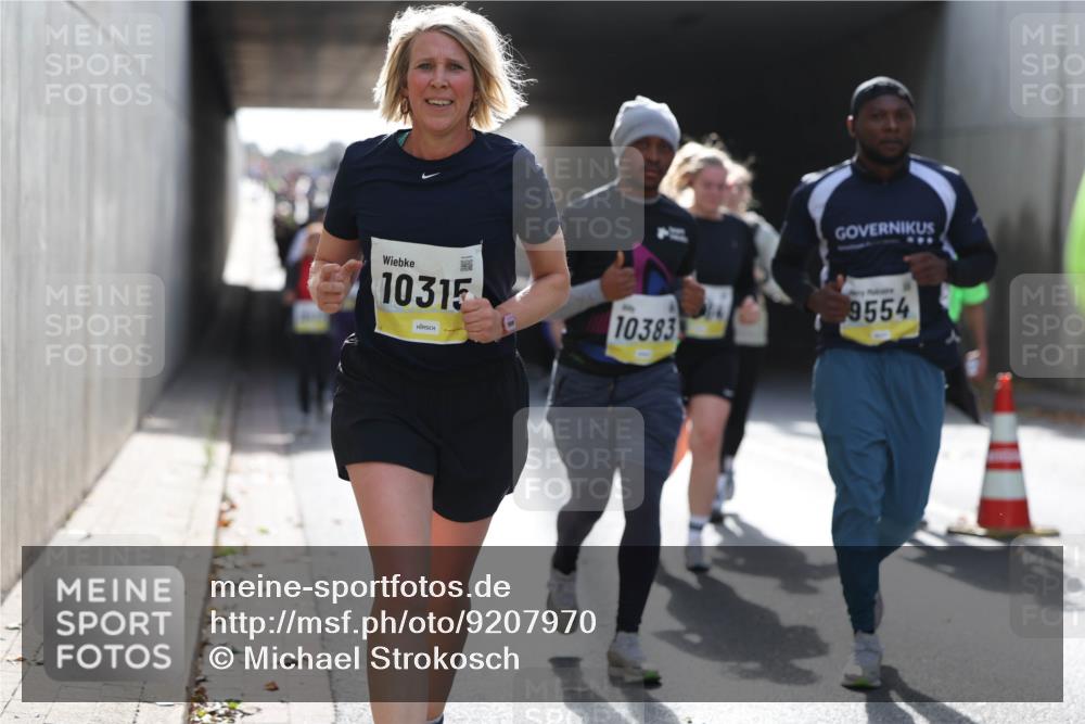 05.10.2025 - 20. swb-Marathon Bremen Michael Strokosch http://msf.ph/oto/9207970 05.10.2025 11:02:54 Laufen 10315, 10383, 9554 meine-sportfotos.de