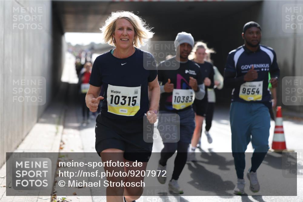 05.10.2025 - 20. swb-Marathon Bremen Michael Strokosch http://msf.ph/oto/9207972 05.10.2025 11:02:54 Laufen 10315, 10383, 9554 meine-sportfotos.de