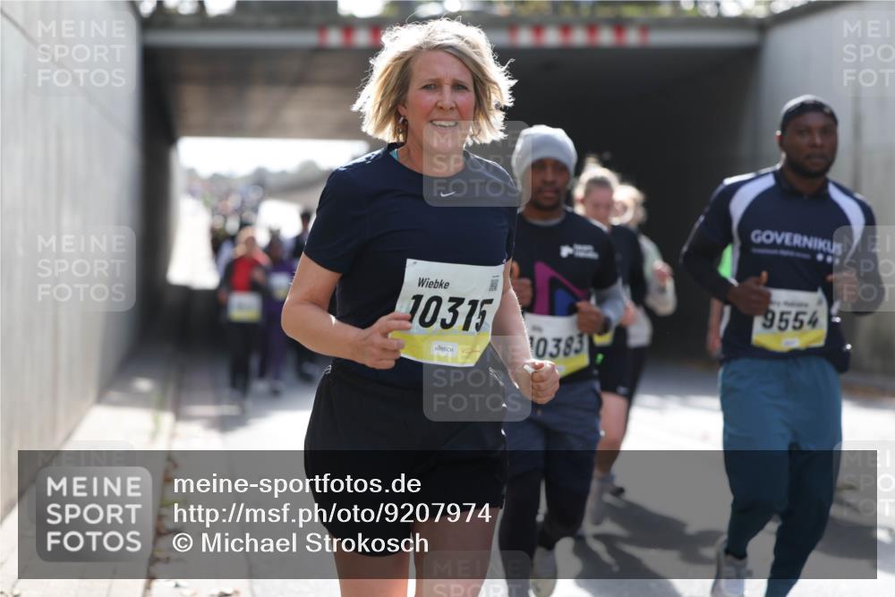 05.10.2025 - 20. swb-Marathon Bremen Michael Strokosch http://msf.ph/oto/9207974 05.10.2025 11:02:55 Laufen 10315, 10383, 9554 meine-sportfotos.de