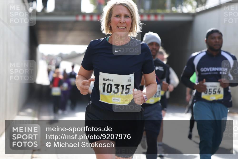 05.10.2025 - 20. swb-Marathon Bremen Michael Strokosch http://msf.ph/oto/9207976 05.10.2025 11:02:55 Laufen 10315, 8554 meine-sportfotos.de