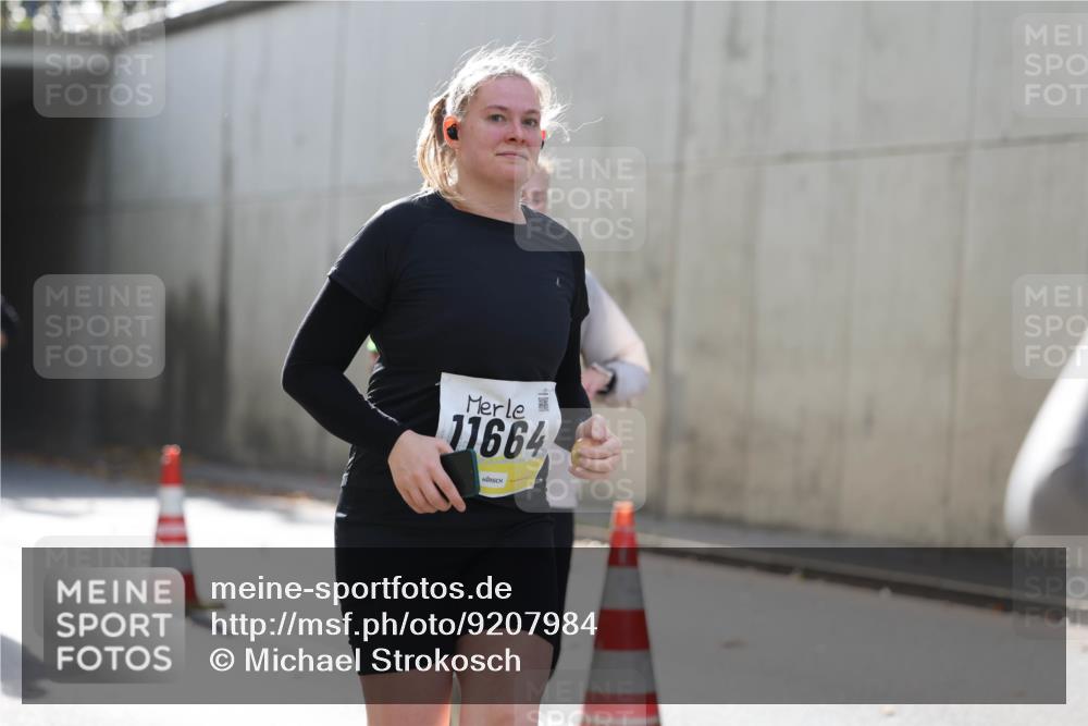 05.10.2025 - 20. swb-Marathon Bremen Michael Strokosch http://msf.ph/oto/9207984 05.10.2025 11:02:57 Laufen 11664 meine-sportfotos.de