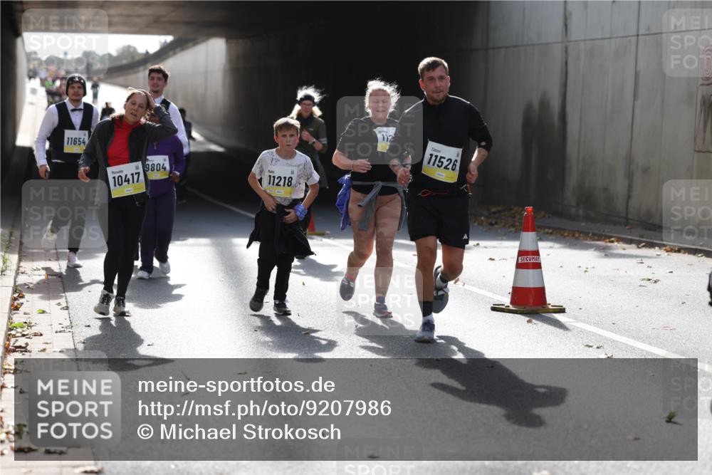 05.10.2025 - 20. swb-Marathon Bremen Michael Strokosch http://msf.ph/oto/9207986 05.10.2025 11:02:58 Laufen 11654, 10417, 9804, 11218, 112, 11526 meine-sportfotos.de