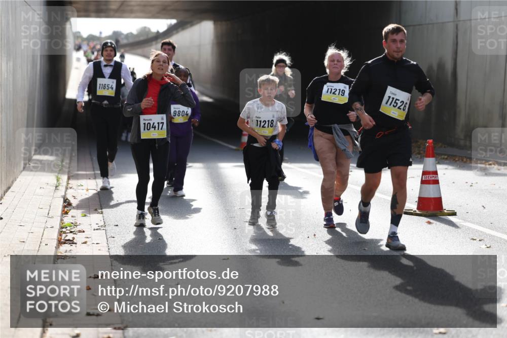 05.10.2025 - 20. swb-Marathon Bremen Michael Strokosch http://msf.ph/oto/9207988 05.10.2025 11:02:59 Laufen 11654, 10417, 9804, 11218, 11219, 11526 meine-sportfotos.de
