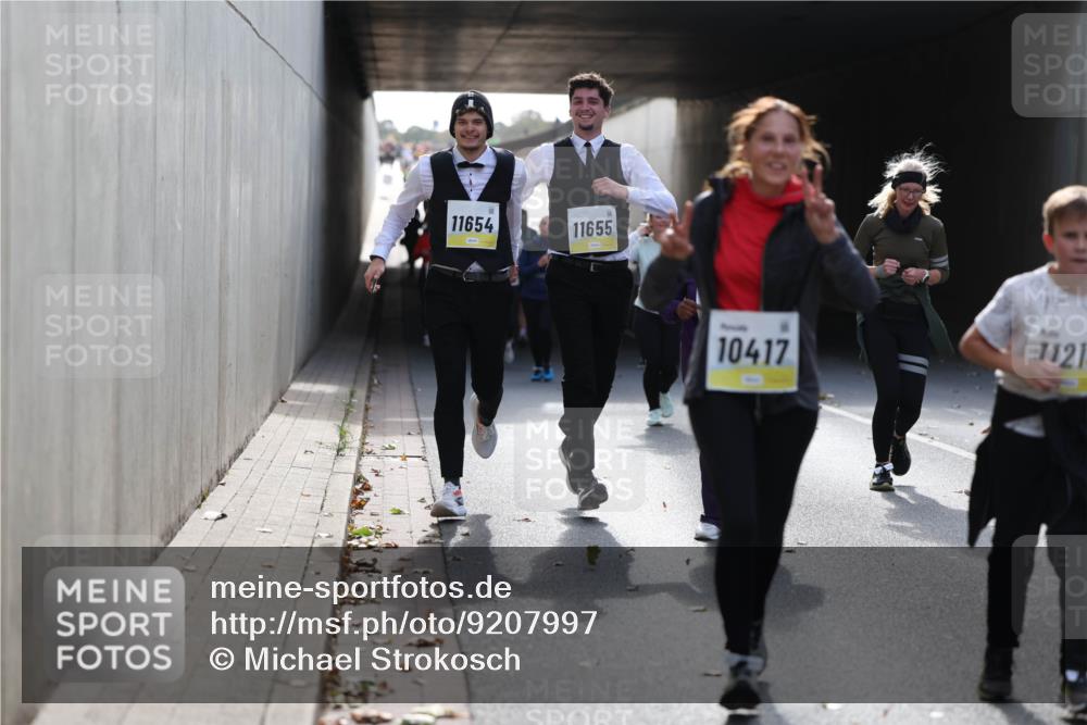 05.10.2025 - 20. swb-Marathon Bremen Michael Strokosch http://msf.ph/oto/9207997 05.10.2025 11:03:00 Laufen 11654, 11655, 10417, 1121 meine-sportfotos.de