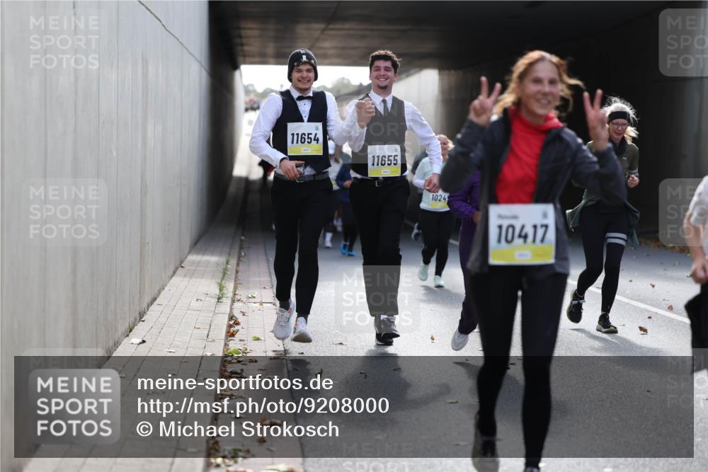 05.10.2025 - 20. swb-Marathon Bremen Michael Strokosch http://msf.ph/oto/9208000 05.10.2025 11:03:01 Laufen 11654, 11655, 1024, 10417 meine-sportfotos.de