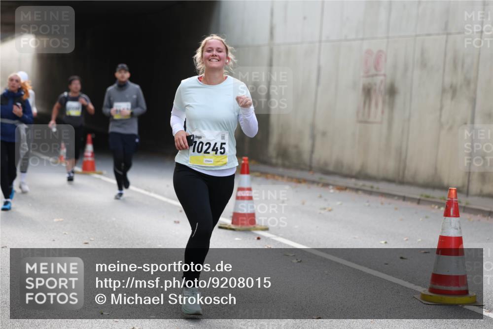 05.10.2025 - 20. swb-Marathon Bremen Michael Strokosch http://msf.ph/oto/9208015 05.10.2025 11:03:06 Laufen 10245 meine-sportfotos.de