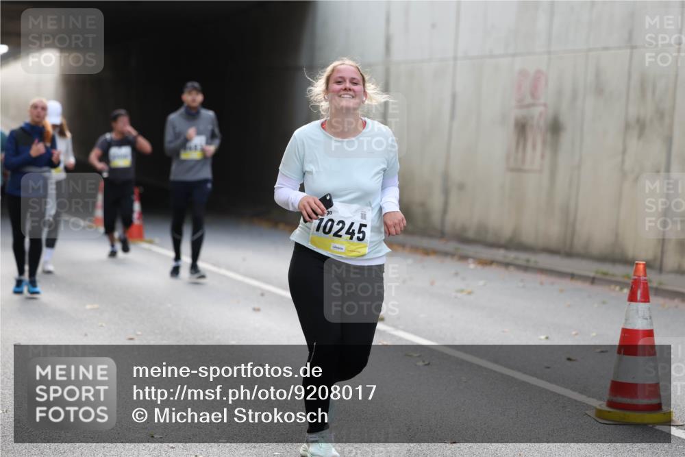 05.10.2025 - 20. swb-Marathon Bremen Michael Strokosch http://msf.ph/oto/9208017 05.10.2025 11:03:06 Laufen 10245 meine-sportfotos.de