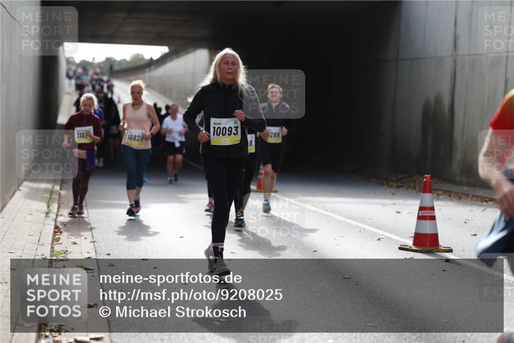 05.10.2025 - 20. swb-Marathon Bremen Michael Strokosch http://msf.ph/oto/9208025 05.10.2025 10:56:13 Laufen 110, 10829, 10093, 8, 1269 meine-sportfotos.de