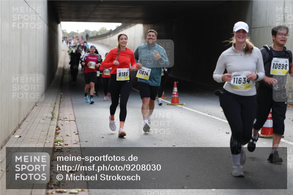 05.10.2025 - 20. swb-Marathon Bremen Michael Strokosch http://msf.ph/oto/9208030 05.10.2025 11:03:10 Laufen 10082, 9185, 11614, 11634, 10998 meine-sportfotos.de