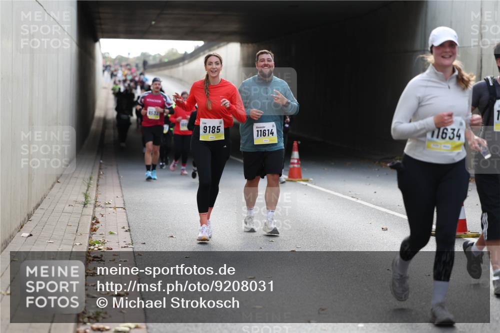 05.10.2025 - 20. swb-Marathon Bremen Michael Strokosch http://msf.ph/oto/9208031 05.10.2025 11:03:10 Laufen 4533, 1007, 9185, 11614, 11634 meine-sportfotos.de