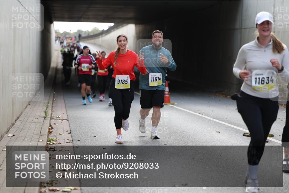05.10.2025 - 20. swb-Marathon Bremen Michael Strokosch http://msf.ph/oto/9208033 05.10.2025 11:03:11 Laufen 4533, 9185, 11614, 11634 meine-sportfotos.de