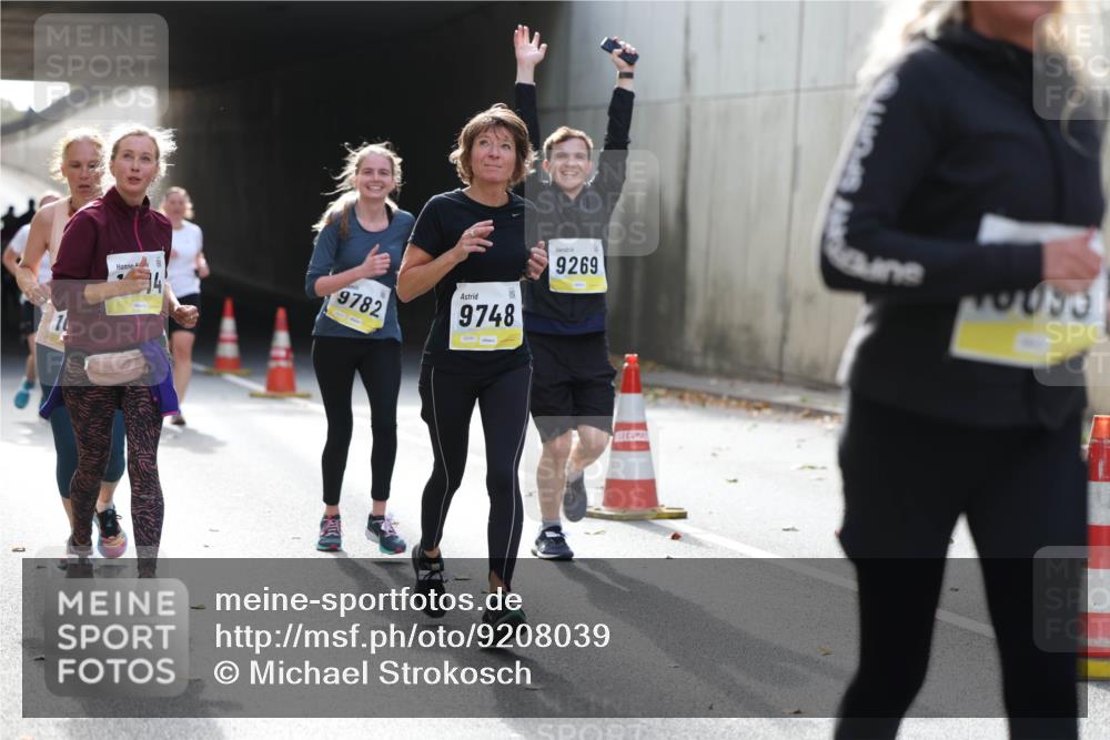 05.10.2025 - 20. swb-Marathon Bremen Michael Strokosch http://msf.ph/oto/9208039 05.10.2025 10:56:16 Laufen 9782, 9748, 9269, 36633 meine-sportfotos.de