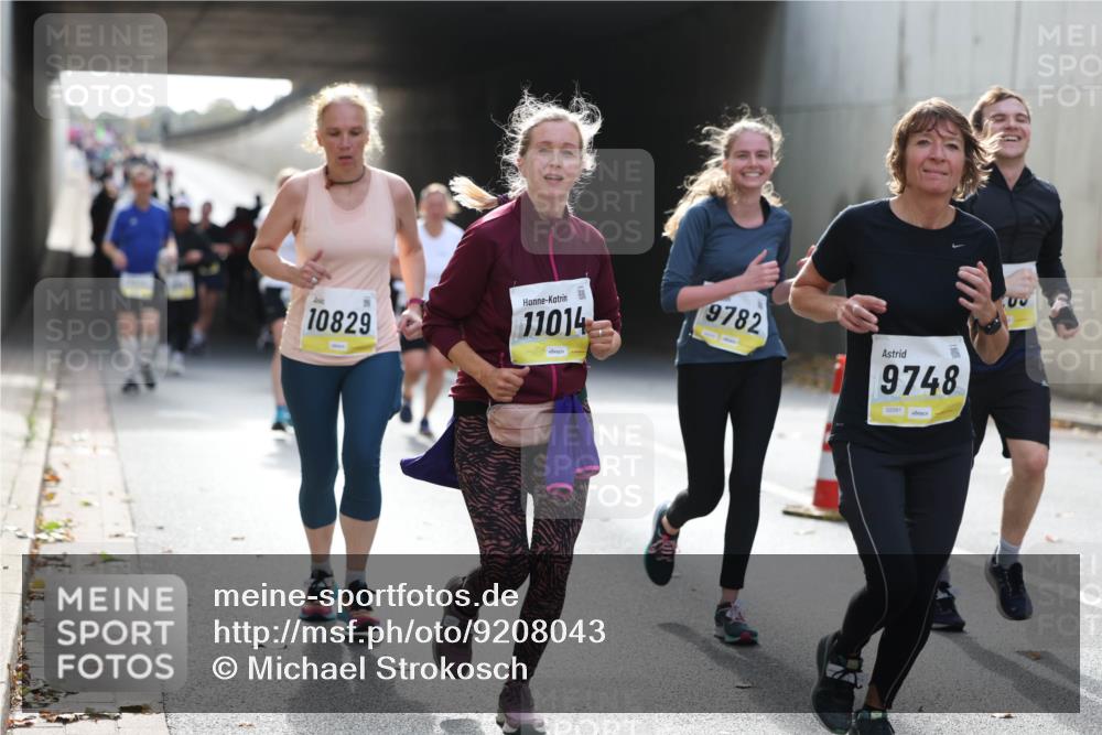 05.10.2025 - 20. swb-Marathon Bremen Michael Strokosch http://msf.ph/oto/9208043 05.10.2025 10:56:17 Laufen 10829, 11014, 9782, 9748, 02091 meine-sportfotos.de