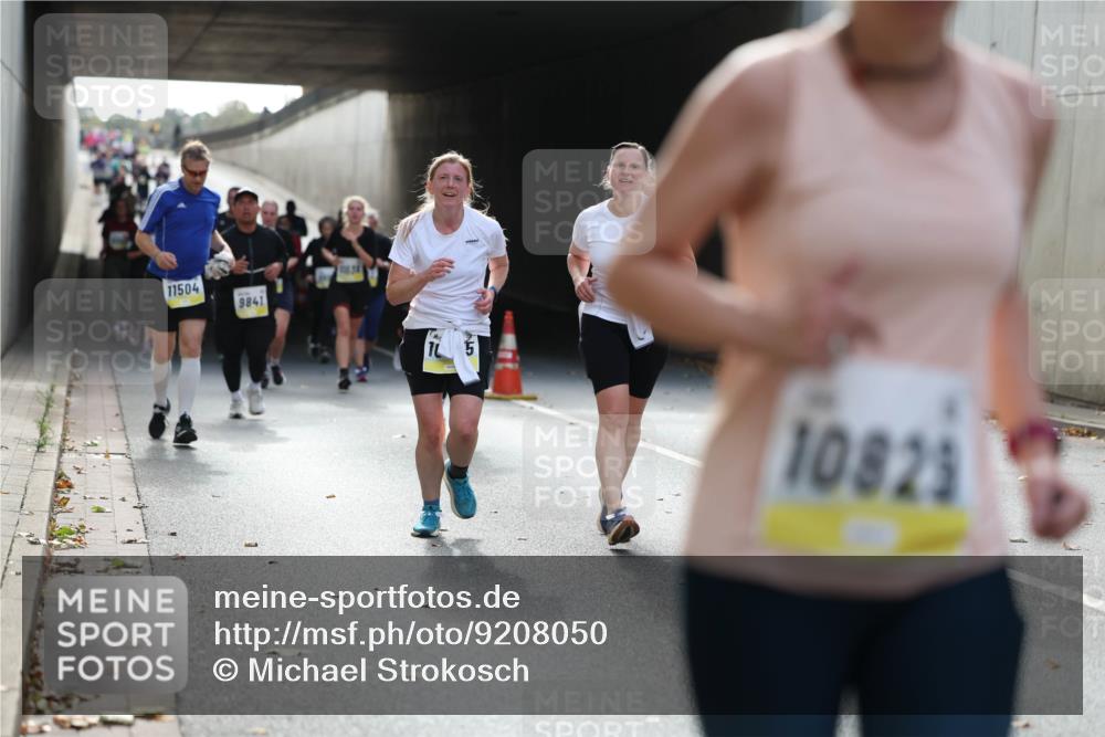 05.10.2025 - 20. swb-Marathon Bremen Michael Strokosch http://msf.ph/oto/9208050 05.10.2025 10:56:19 Laufen 11504, 9841, 5, 10823 meine-sportfotos.de