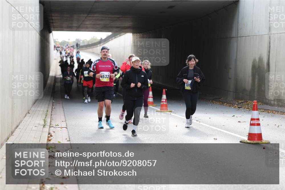 05.10.2025 - 20. swb-Marathon Bremen Michael Strokosch http://msf.ph/oto/9208057 05.10.2025 11:03:14 Laufen 976, 8533, 109 meine-sportfotos.de