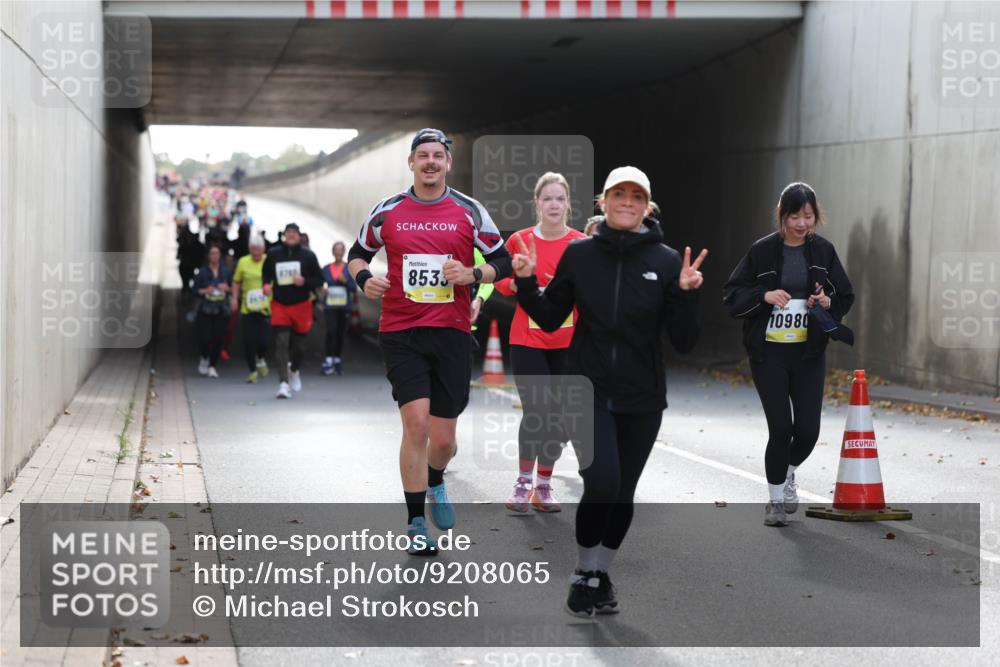 05.10.2025 - 20. swb-Marathon Bremen Michael Strokosch http://msf.ph/oto/9208065 05.10.2025 11:03:16 Laufen 4768, 8533, 10980 meine-sportfotos.de