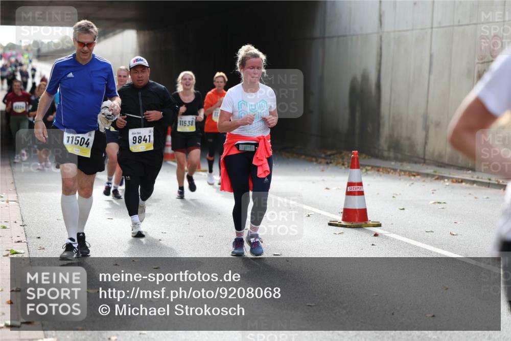05.10.2025 - 20. swb-Marathon Bremen Michael Strokosch http://msf.ph/oto/9208068 05.10.2025 10:56:22 Laufen 8324, 11504, 9841, 115, 38 meine-sportfotos.de