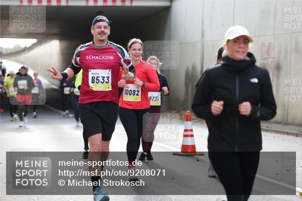 05.10.2025 - 20. swb-Marathon Bremen Michael Strokosch http://msf.ph/oto/9208071 05.10.2025 11:03:18 Laufen 8533, 10082, 9731 meine-sportfotos.de