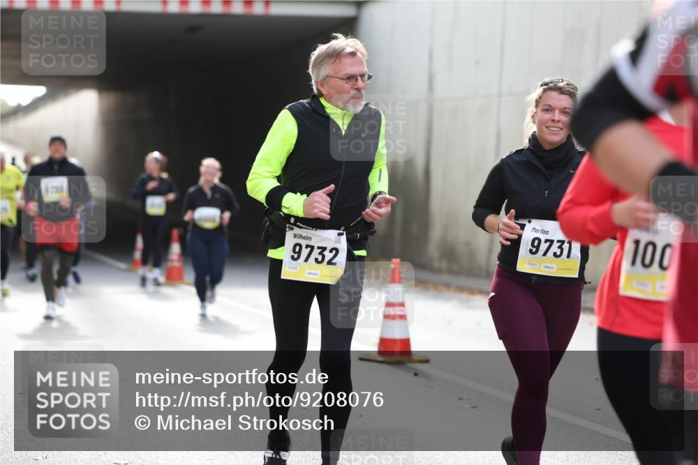 05.10.2025 - 20. swb-Marathon Bremen Michael Strokosch http://msf.ph/oto/9208076 05.10.2025 11:03:20 Laufen 8788, 9732, 01970, 9731, 01971, 100 meine-sportfotos.de