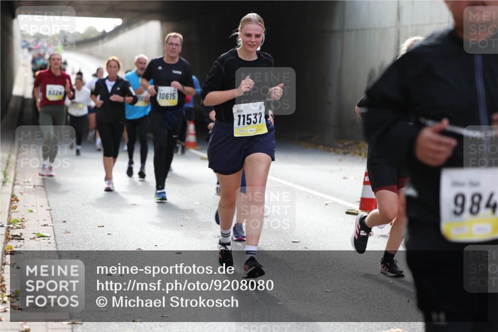 05.10.2025 - 20. swb-Marathon Bremen Michael Strokosch http://msf.ph/oto/9208080 05.10.2025 10:56:26 Laufen 9324, 10615, 11537, 984 meine-sportfotos.de