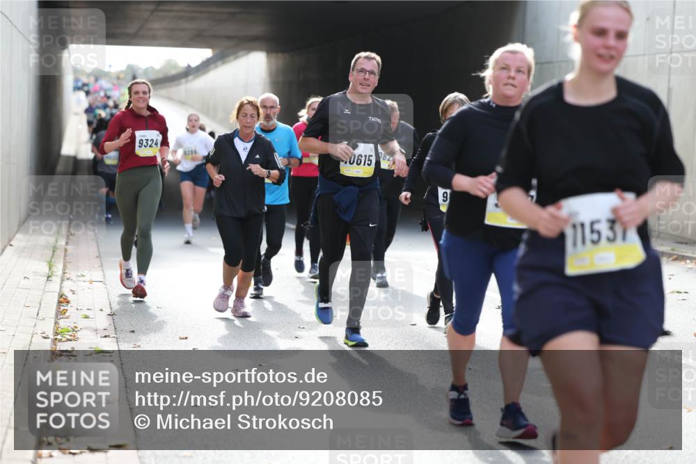 05.10.2025 - 20. swb-Marathon Bremen Michael Strokosch http://msf.ph/oto/9208085 05.10.2025 10:56:27 Laufen 9324, 4286, 0615, 82, 9, 1153 meine-sportfotos.de