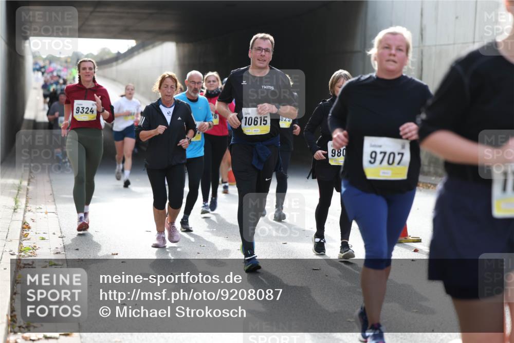 05.10.2025 - 20. swb-Marathon Bremen Michael Strokosch http://msf.ph/oto/9208087 05.10.2025 10:56:27 Laufen 9324, 10615, 980, 9707, 11 meine-sportfotos.de